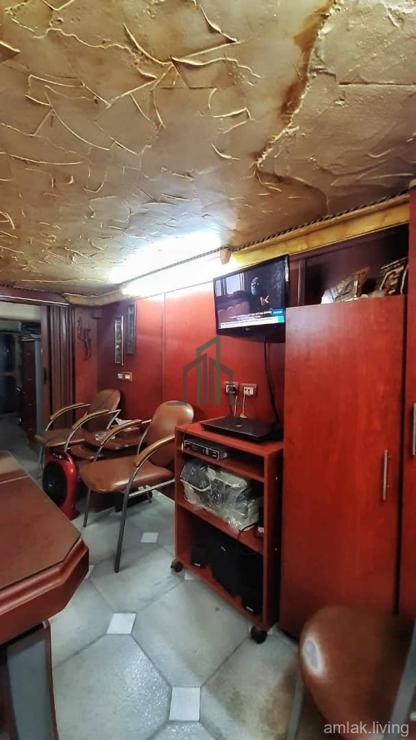 مكتب نصاصي للبيع