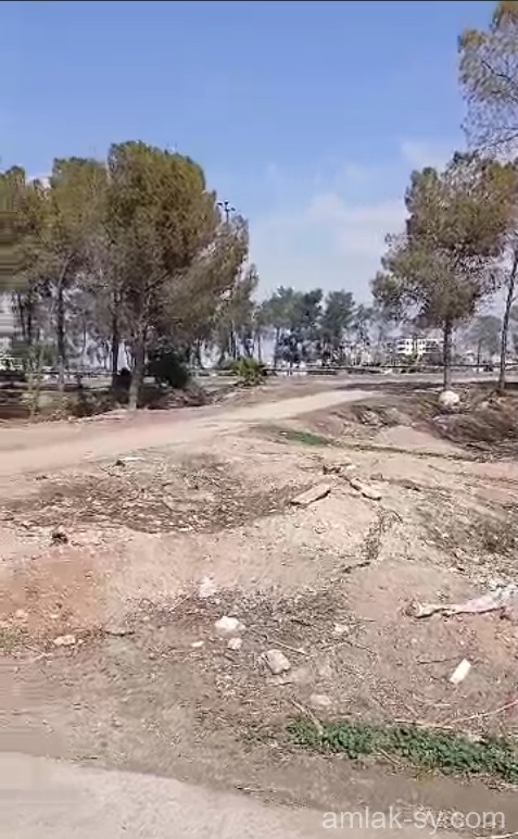 ارض على طريق المطار بين الجسر التالت والرابع للبيع (288)