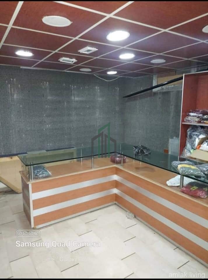 محل البسة في الميدان للبيع