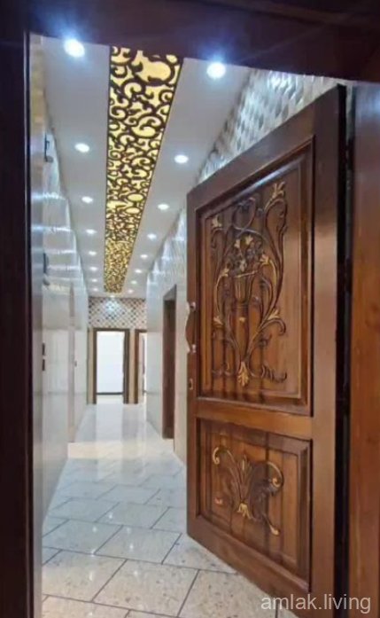 للبيع   طابق أول مكون من خمس غرف ومنافع