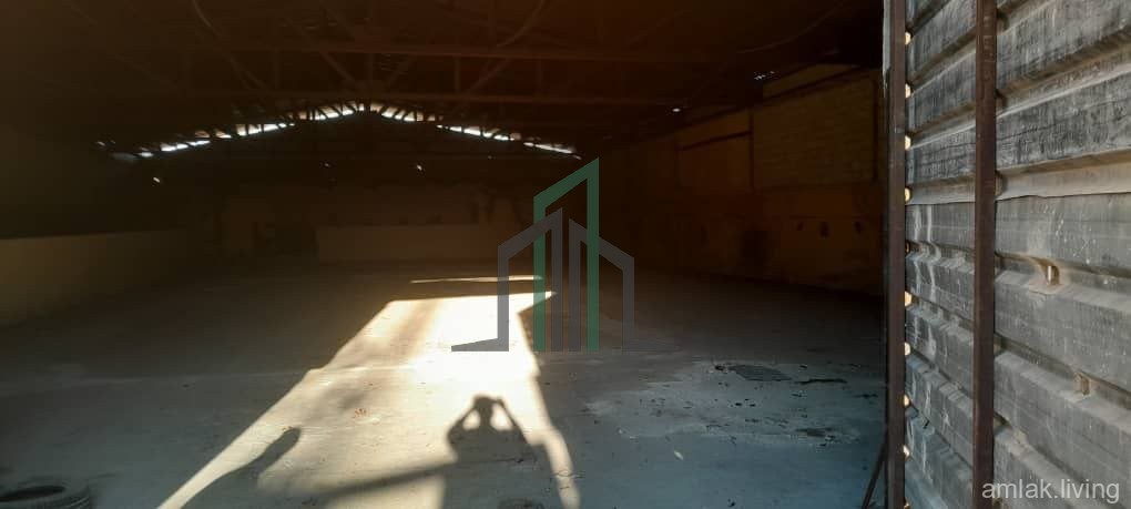 للبيع مطعم ومسبح ومربط خيول