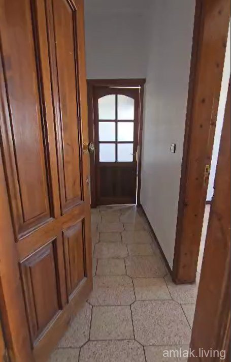 شقة 4 غرف ومنافع في حي الثورة للبيع