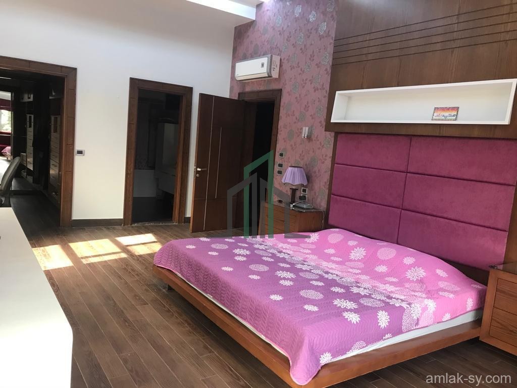 للبيع فيلا 900متر  بقرى الشام  بالنزلة المقابلة لجامع النزيه