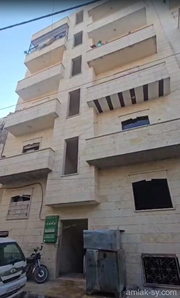 شقة 4غرف ومنافع على الهيكل في الحي الشرقي للبيع - مكتب السلام العقاري