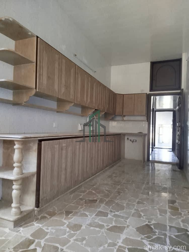 للبيع شقة 4غرف وصالون 165متر بحي الكرامة