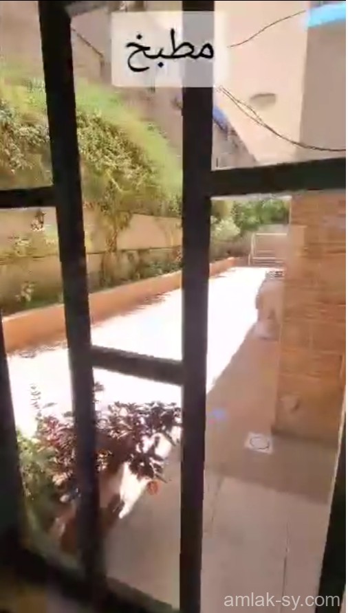 للبيع شقة 350متر مقسمة لشقتين 3غرف 4صالونات شارع روضة الحنان