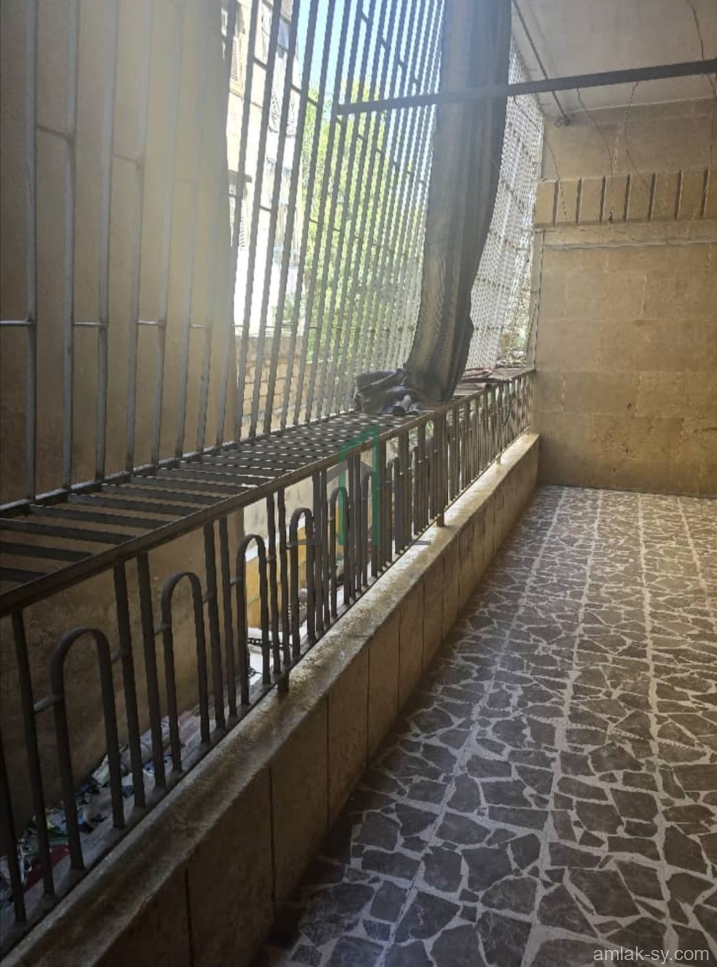 للبيع شقة 180متر 5غرف وصالون خلف جامع الرحمن