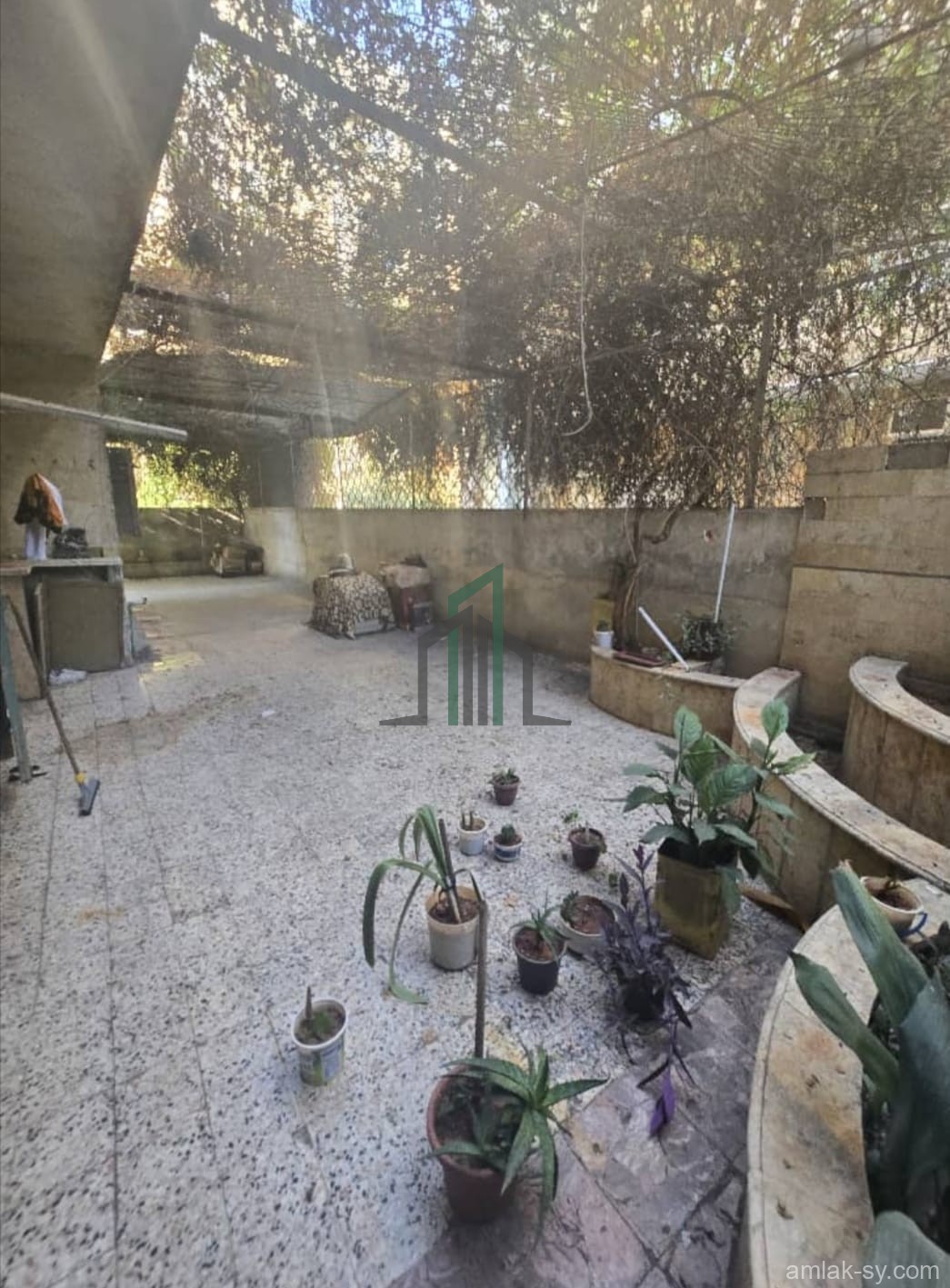 للبيع شقة 200متر 5غرف وصالون جانب سنتر نور