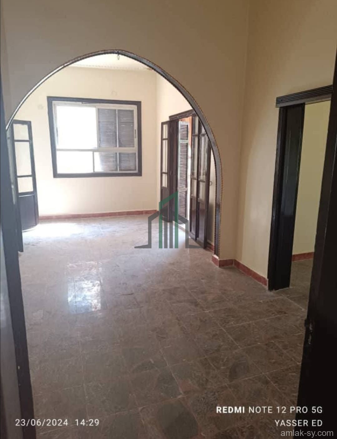 للبيع شقة 200متر ٥ غرف وصالون