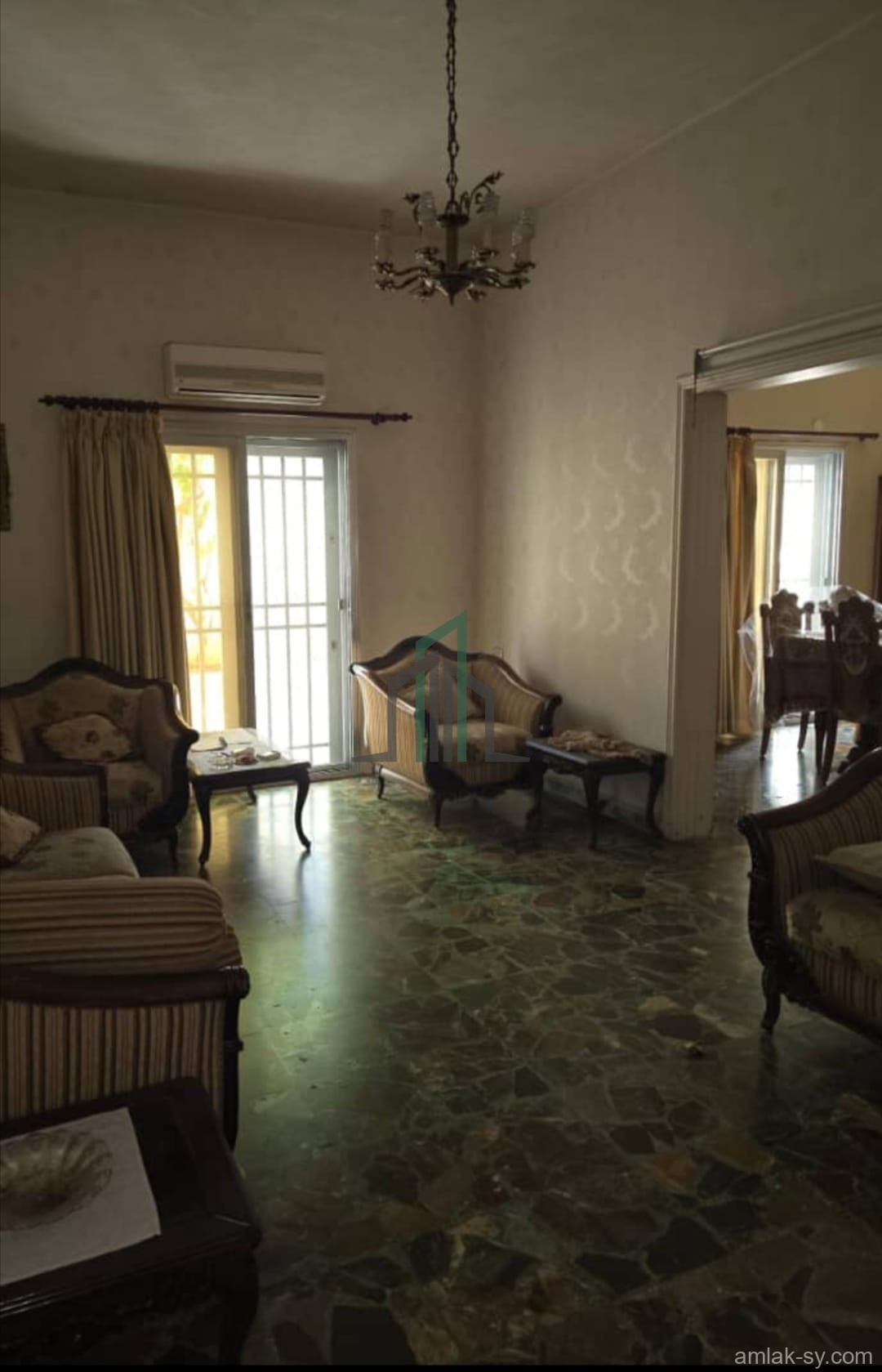 للبيع منزل 5 غرف بشارع فيصل