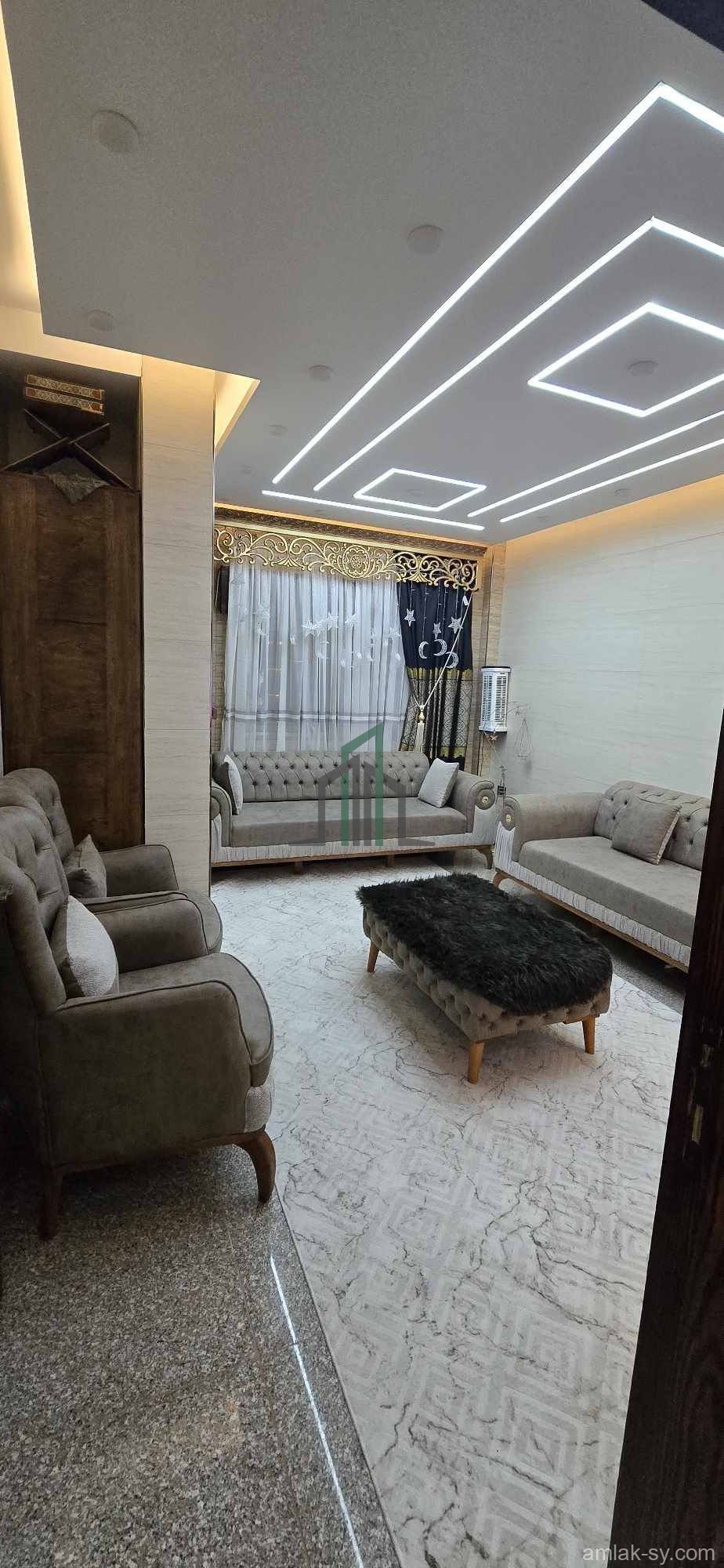 شقة 130م في أول الجميزة للبيع