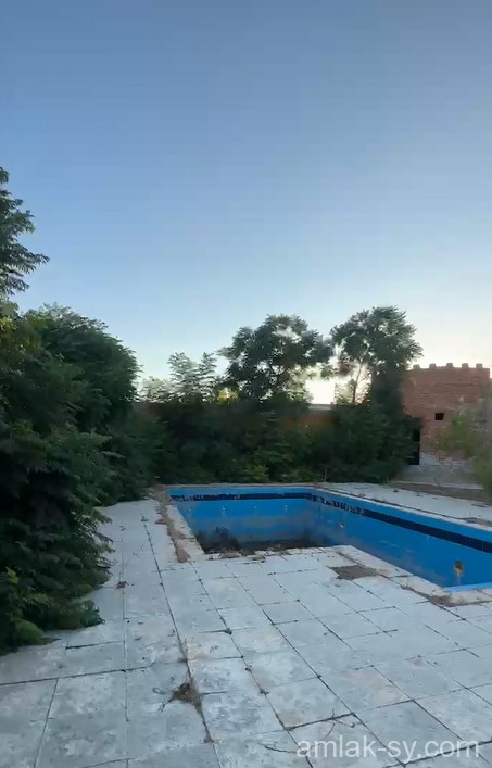 مزرعة 1200م في حرستا للبيع (573)