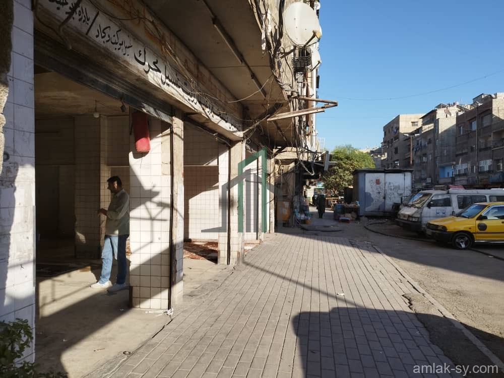 للبيع مجمع تجاري عبارة عن اربع محلات العرض(576)