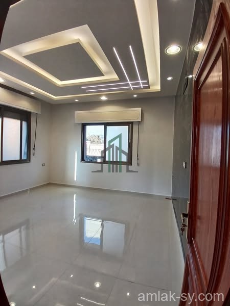 شقة مع ملحق في حي الشريعة للبيع