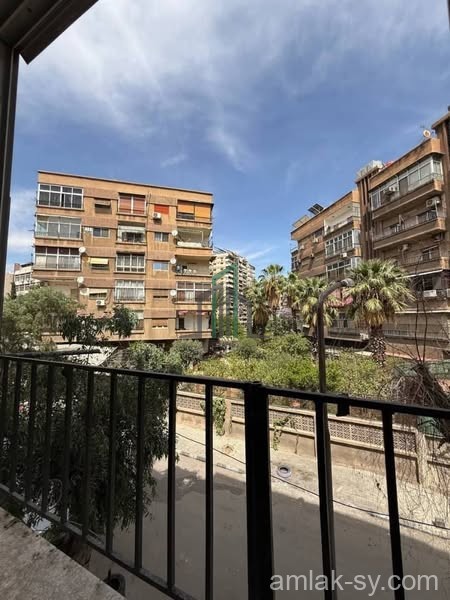 فيلا 400م على طريق المطار للبيع