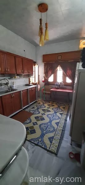 شقة اربع غرف وصالون في حي الكرامة للبيع