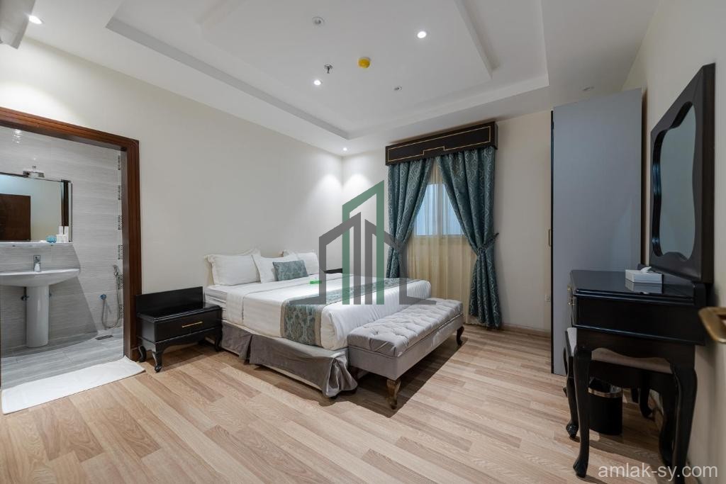 غرف فندقية.هوليداي بلس النزهه