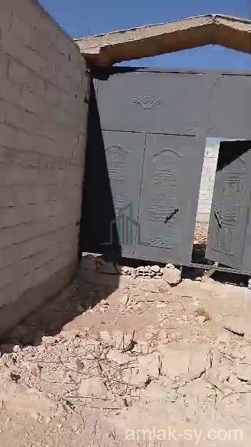 مزرعة 500م مصونة في زبدين للبيع (896)