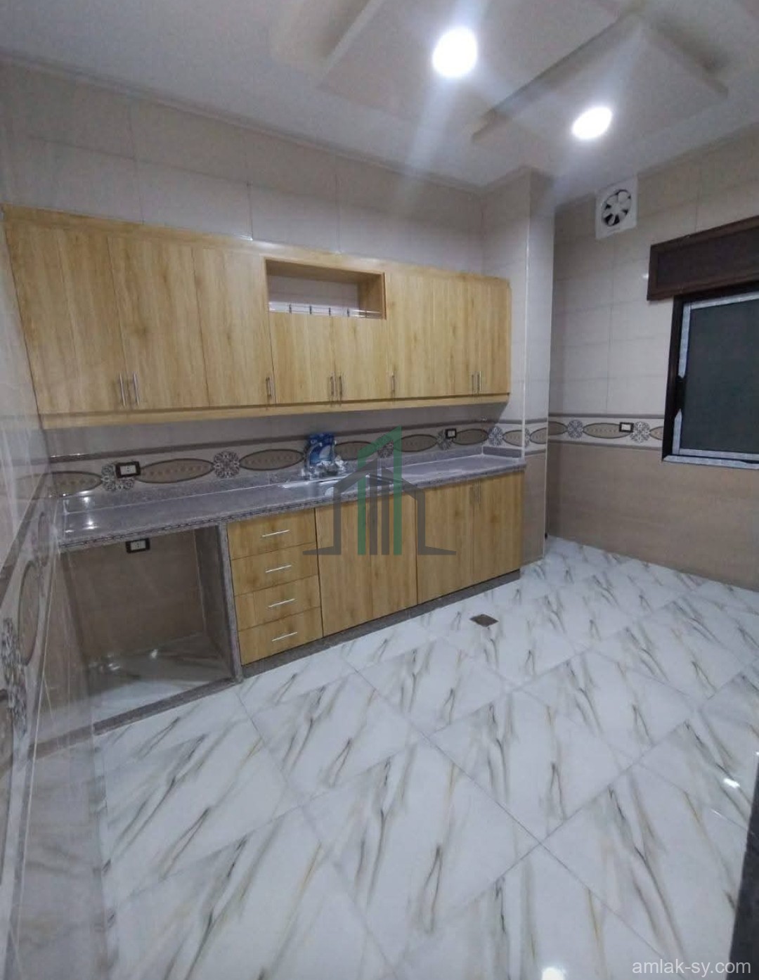 شقة للبيع قبلية غربية سوكة بالمعضمية بالقرب من جامع أبو بكر