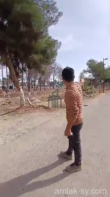 ارض 2300م مع رخصة بناء في مدخل الأهداف في الجسر الرابع على طريق المطار للببع