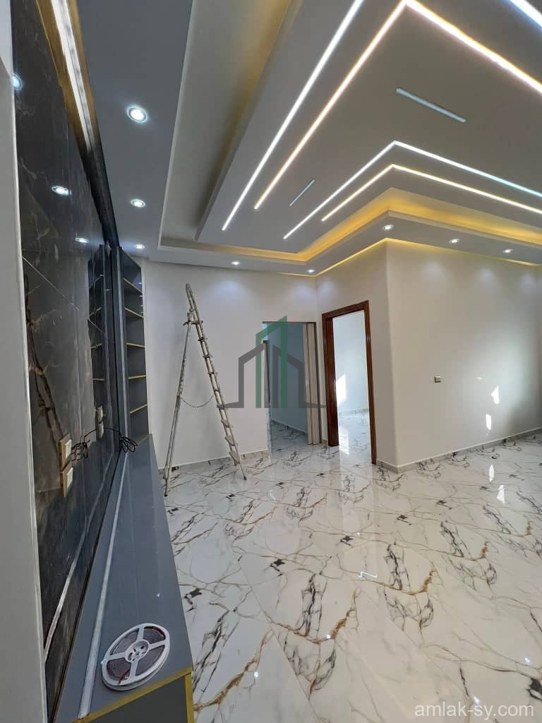 شقة للبيع شرقية قبلية للبيع 131 م في الهامة بالقرب من مجمع البوابة غلدمشقية