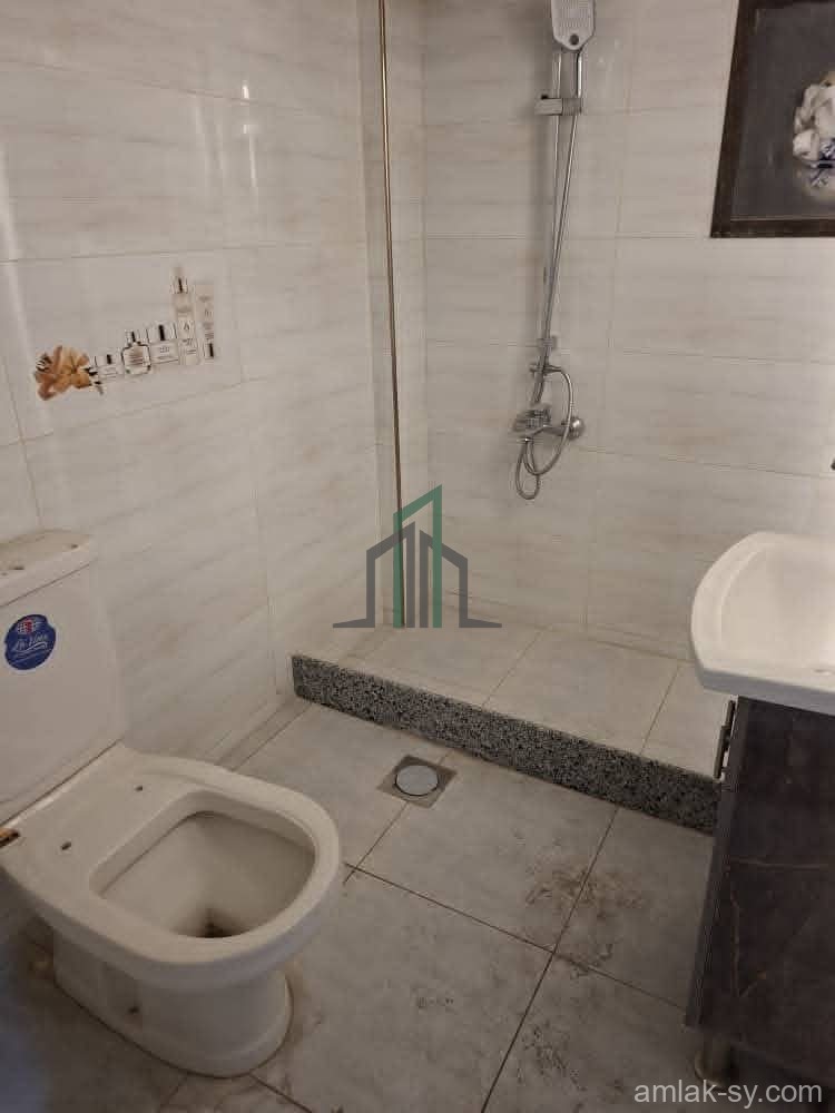 شقة للبيع 100 م قبلية شمالية- الشعلان قرب مطعم البوز