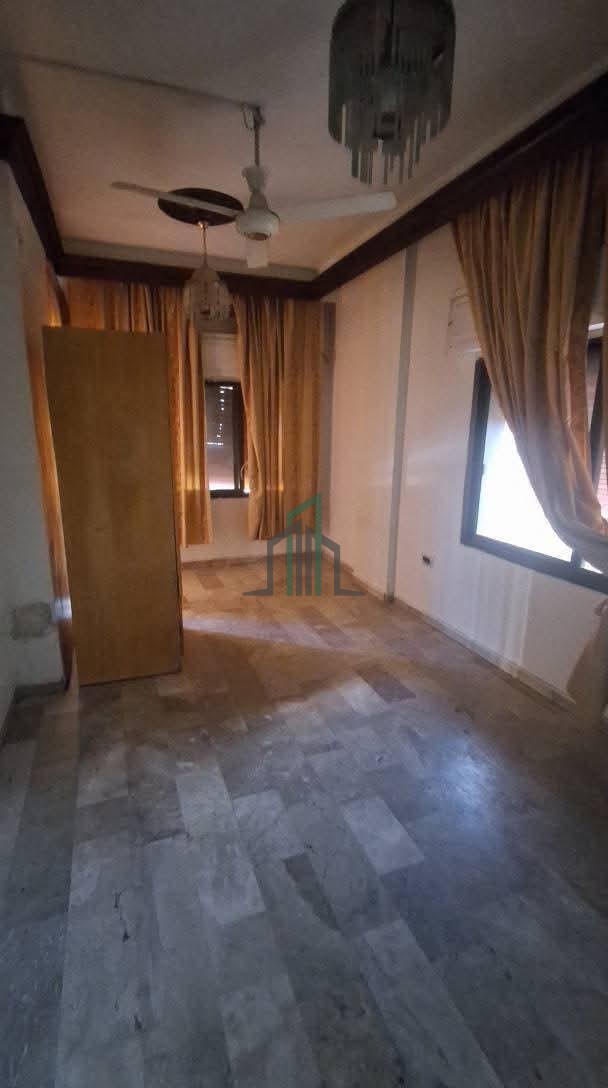 شقة شرقية قبلية  للإيجار- شارع الروضة