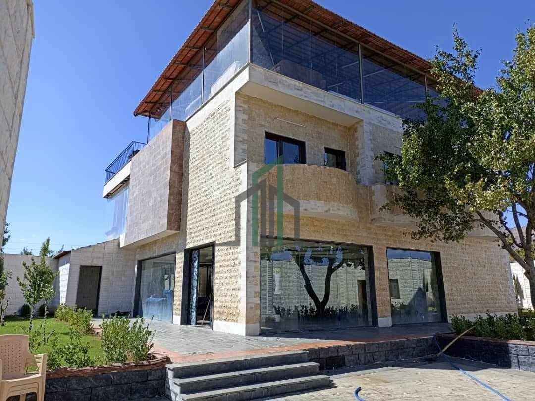 للبيع فيلا 3 طوابق - ريف دمشق - الزبداني - مقابل جامع الاحسان