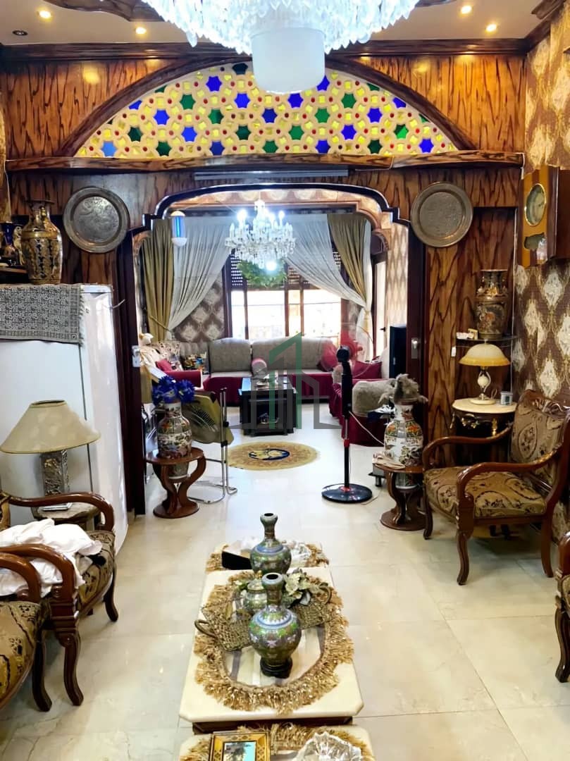 شقة للبيع 150 م قبلية غربية- دمشق- الميسات - اطلالة مباشرة على ساحة الميسات