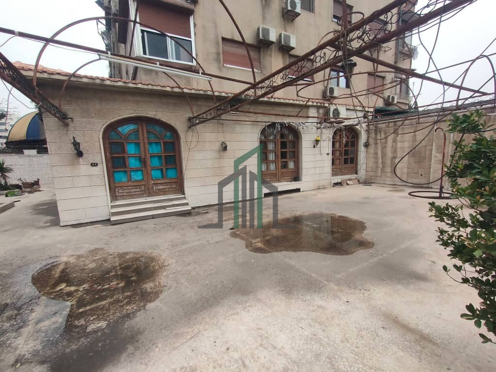 شقة ارضية مع حديقة مساحة اجمالية 600 م - دمشق-