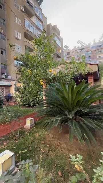 شقة للبيع 180 م مع حديقة 400 م - دمشق-شارع الجلاء مول الكوين سنتر