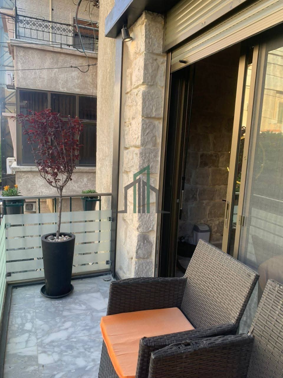 شقة للبيع مع الفرش 100 م - دمشق- الشهبندر بالقرب من بيتزا رومانتيكا