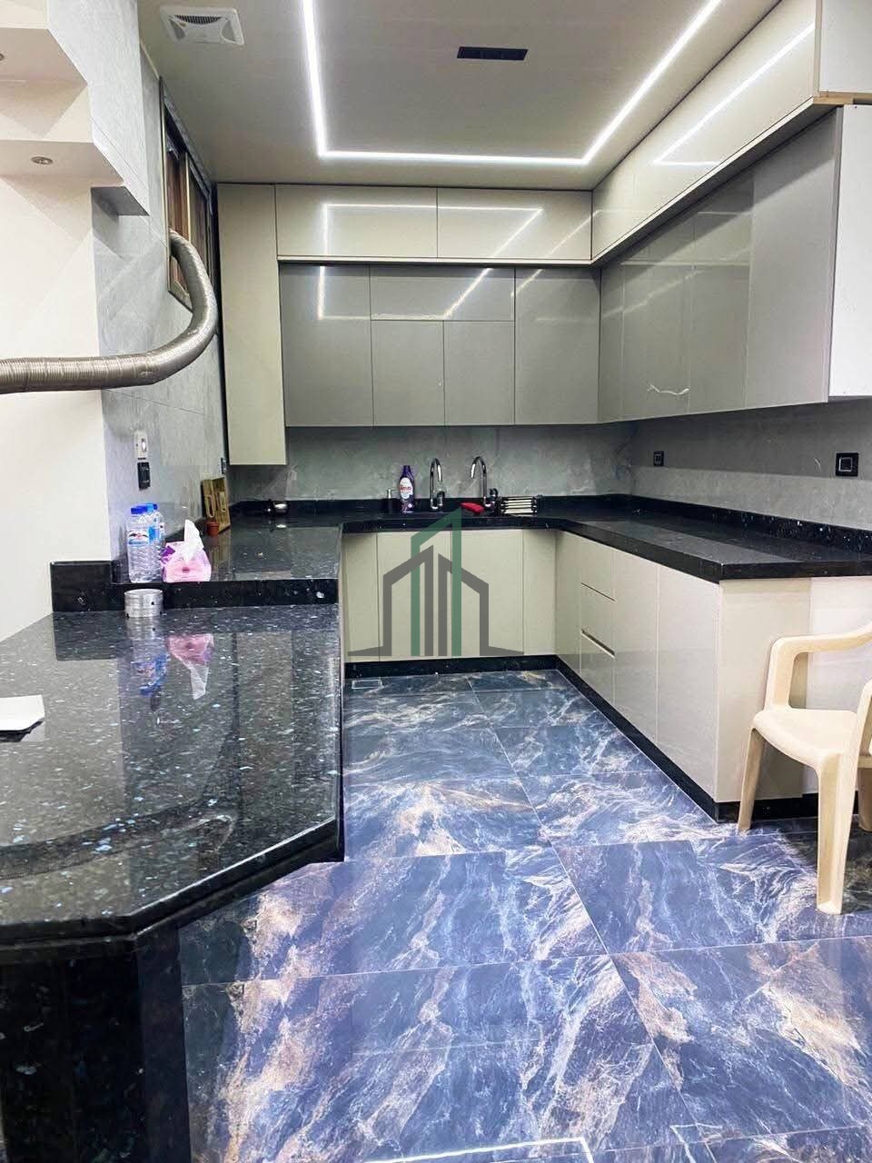 شقة للبيع 140 م - ريف دمشق- حرستا - حي الزحلة